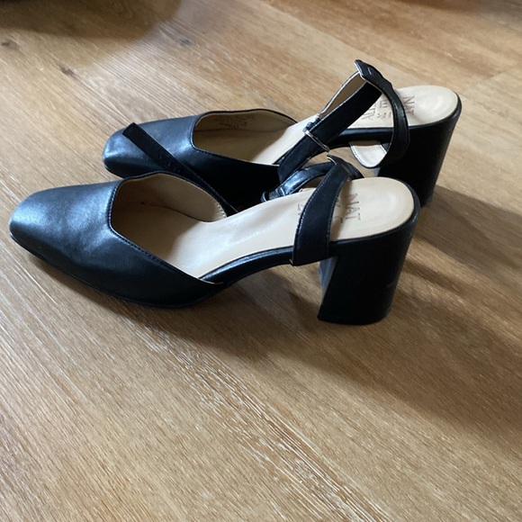 NATURALIZER Black Leather Block Heel Mary Janes - Size 6.5 - Picture 3 of 6